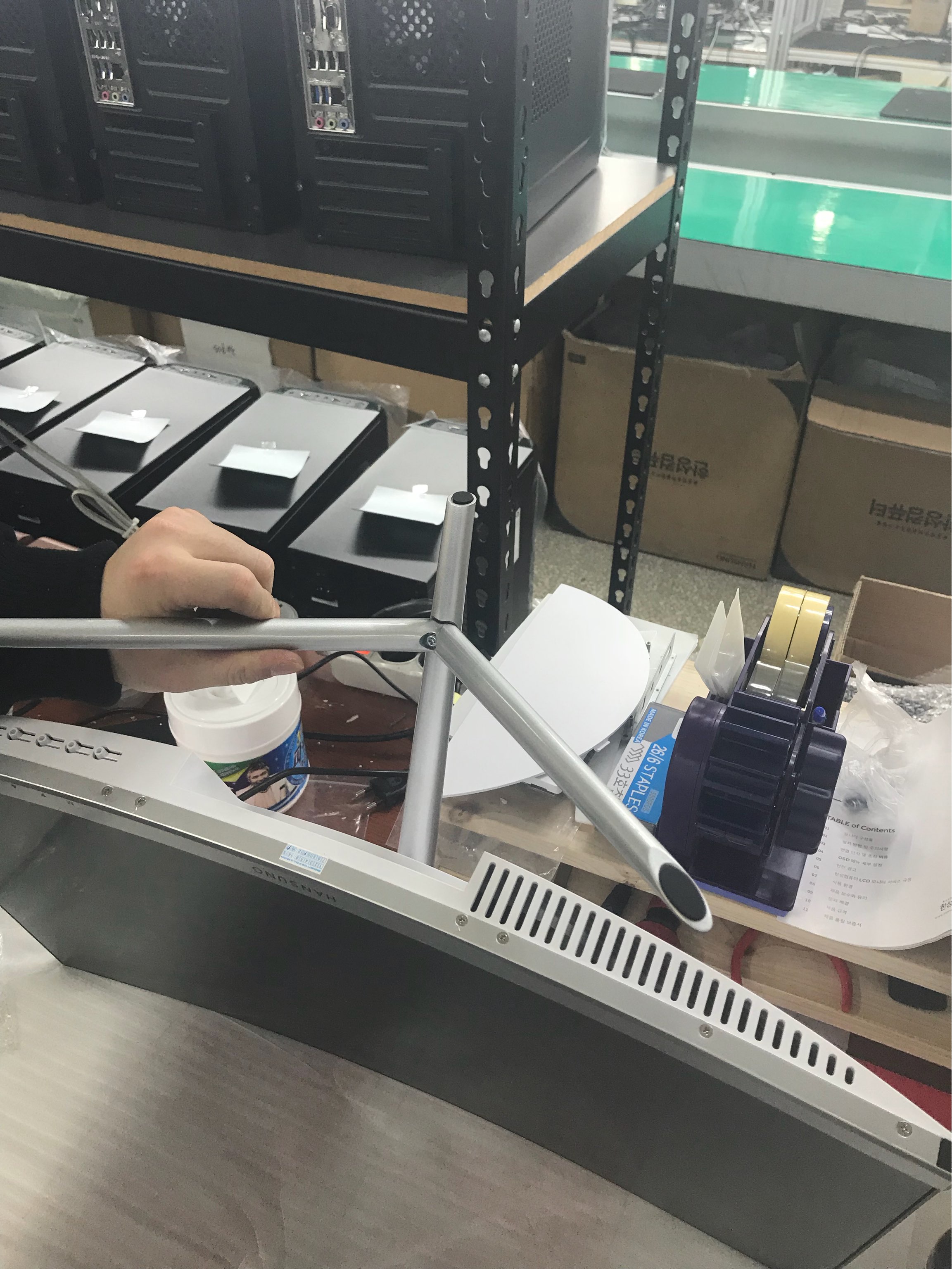 3257 / 2757C / 2754C /3298C / 2457C 스탠드 받침대 나사 조립 방법 입니다. : 질문과답변 : 한성컴퓨터  슈퍼스토어