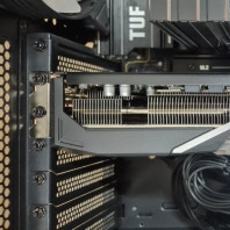 4K 게임 부드럽게 잘 돌아가고 소음도 적당해요. 가격