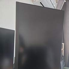 리퍼인데 써브로 쓸꺼라 상관없이 잘 쓰고 있습니다 앞으