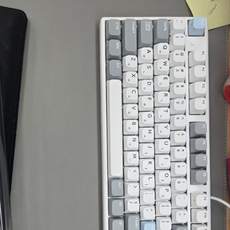 맘에들어요. 타격감이 조용하면서 좋네요.