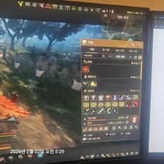 32 큐에이치디 쓰고있는데 하나더 장만했습니다