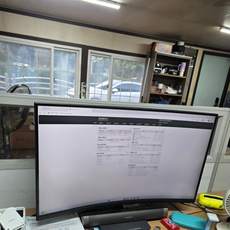 모니터 화질도 좋고 아주 사용하는데 불편한 점 없었고 