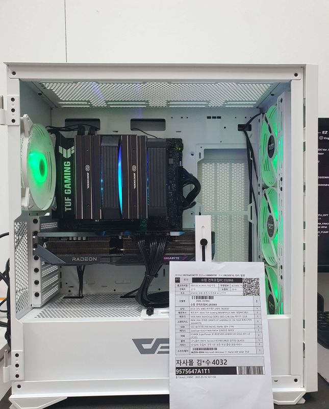 조립PC견적 사진2 슈컴 견적조립PC (No.54186) : AMD 라이젠7-5세대 7800X3D 라파엘 멀티팩정품 , GIGABYTE 라데온 RX 9070 XT GAMING OC D6 16GB 제이씨현