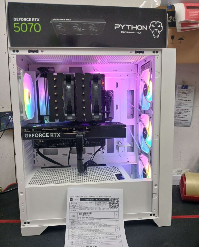사진2 슈컴 견적조립PC (No.55138) : AMD 라이젠7-5세대 7800X3D 라파엘 멀티팩정품 , GAINWARD 지포스 RTX 5070 파이썬 III D7 12GB