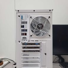 슈컴 견적조립PC (No.55267) : AMD 라이젠7-6세대 9800X3D (그래니트 릿지) (멀티팩(정품)), SAPPHIRE 라데온 RX 9070 XT PURE OC D6 16GB