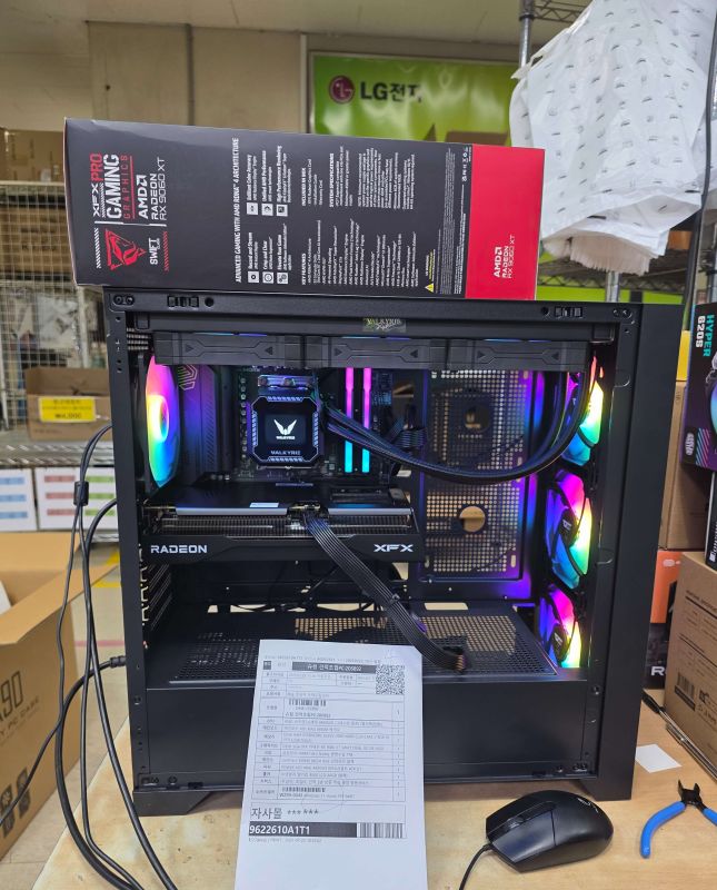 조립PC견적 사진1 AMD 라이젠7-6세대 9800X3D (그래니트 릿지) (멀티팩(정품)), XFX 라데온 RX 9060 XT SWIFT DUAL OC D6 16GB