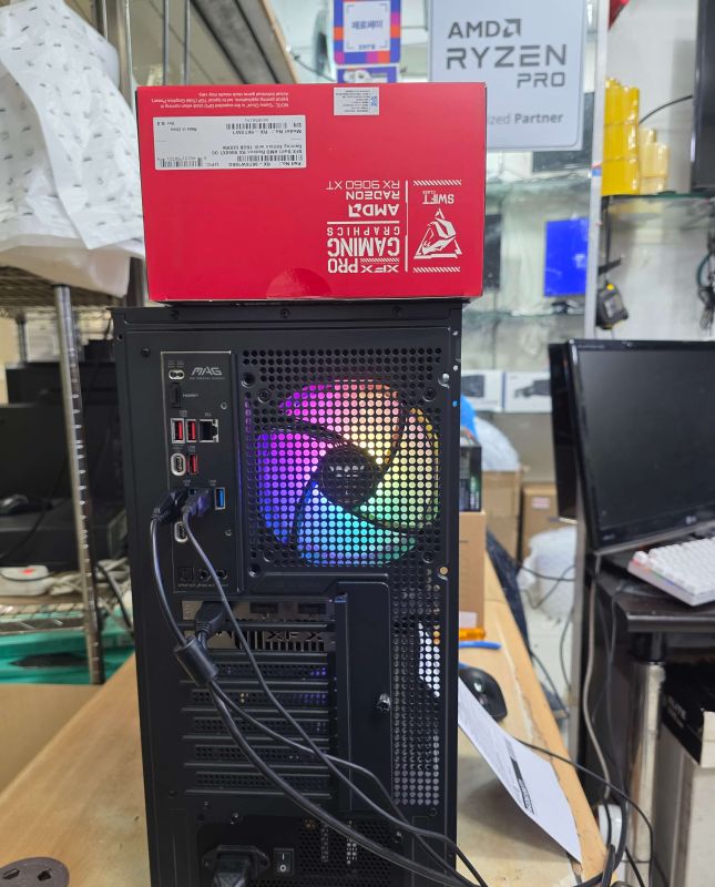 조립PC견적 사진2 AMD 라이젠7-6세대 9800X3D (그래니트 릿지) (멀티팩(정품)), XFX 라데온 RX 9060 XT SWIFT DUAL OC D6 16GB