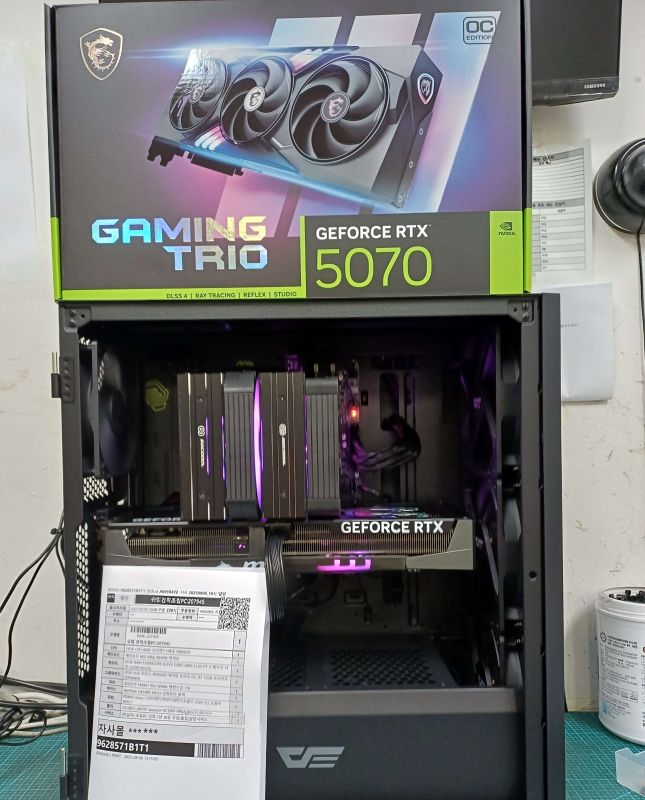 조립PC견적 사진1 AMD 라이젠7-5세대 7800X3D 라파엘 멀티팩정품 , MSI 지포스 RTX 5070 게이밍 트리오 OC D7 12GB 트라이프로져4