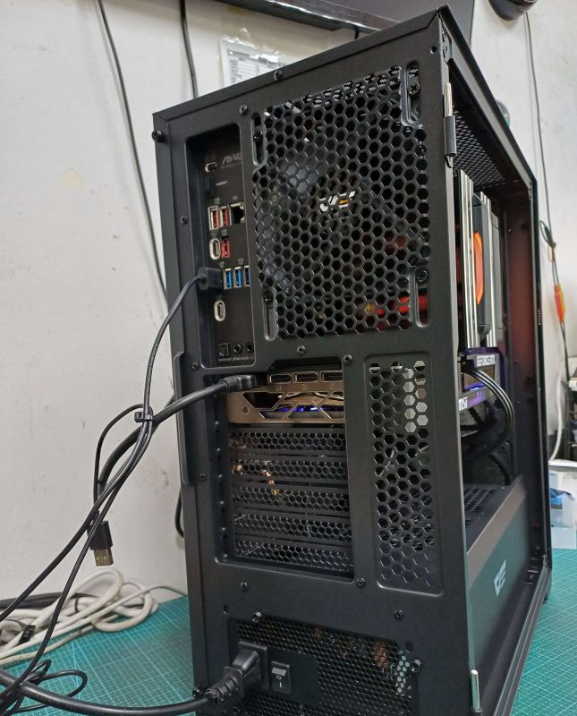 조립PC견적 사진2 AMD 라이젠7-5세대 7800X3D 라파엘 멀티팩정품 , MSI 지포스 RTX 5070 게이밍 트리오 OC D7 12GB 트라이프로져4