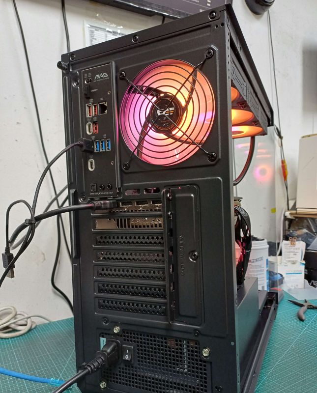 조립PC견적 사진2 AMD 라이젠7-6세대 9800X3D (그래니트 릿지) (멀티팩(정품)), XFX 라데온 RX 9070 XT QUICKSILVER Magnetic Air D6 16GB