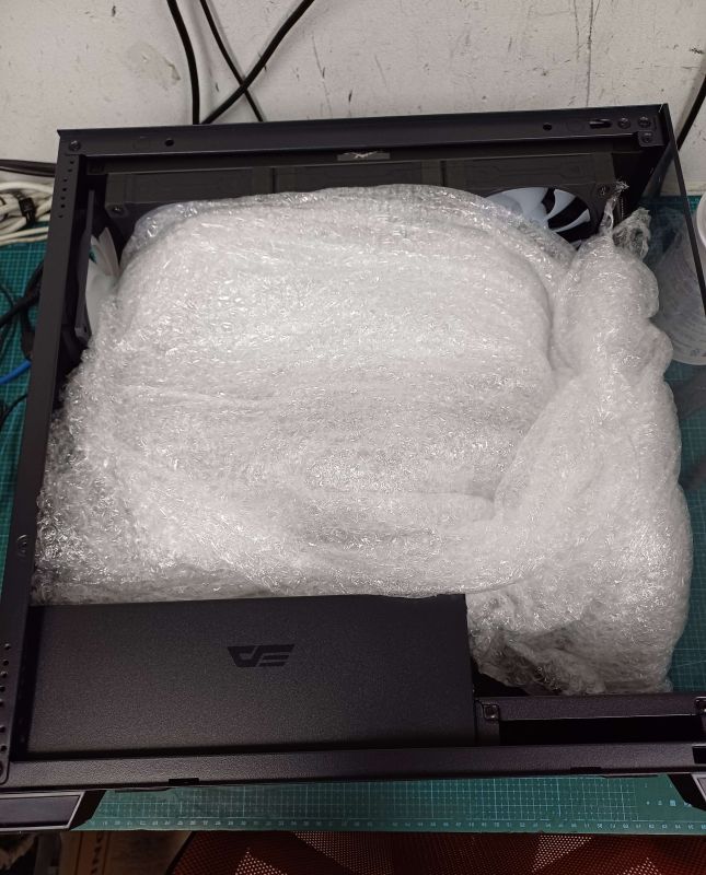 조립PC견적 사진4 AMD 라이젠7-6세대 9800X3D (그래니트 릿지) (멀티팩(정품)), XFX 라데온 RX 9070 XT QUICKSILVER Magnetic Air D6 16GB