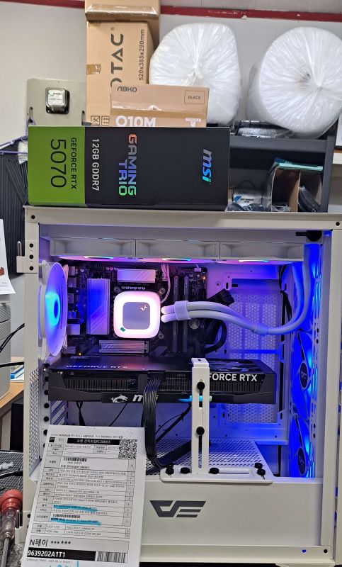조립PC견적 사진2 인텔 코어 울트라7 시리즈2 265K (애로우레이크) (정품), MSI 지포스 RTX 5070 게이밍 트리오 OC D7 12GB 트라이프로져4