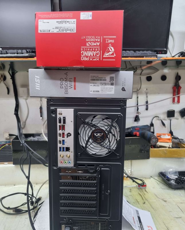 조립PC견적 사진3 AMD 라이젠7-5세대 7800X3D 라파엘 멀티팩정품 , XFX 라데온 RX 9060 XT SWIFT DUAL OC D6 16GB