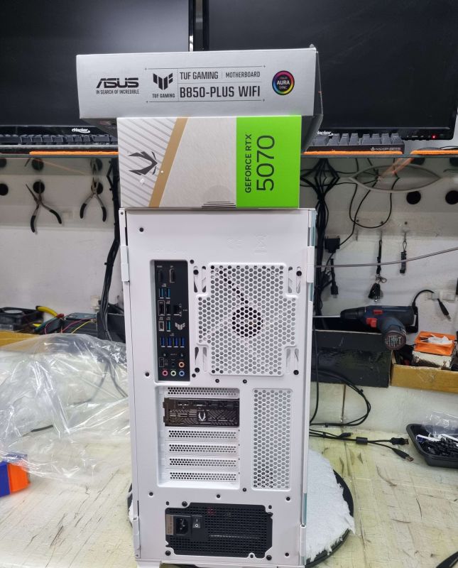 조립PC견적 사진3 AMD 라이젠7-6세대 9800X3D (그래니트 릿지) (멀티팩(정품)), ZOTAC GAMING 지포스 RTX 5070 AMP White D7 12GB