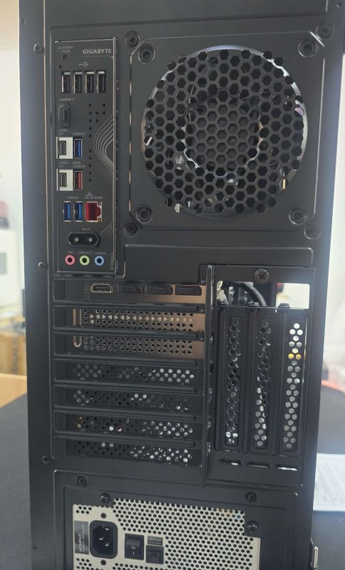 조립PC견적 사진1 AMD 라이젠7-6세대 9800X3D (그래니트 릿지) (정품), [한성] PNY GeForce RTX 5070 Ti OC D7 16GB Triple Fan