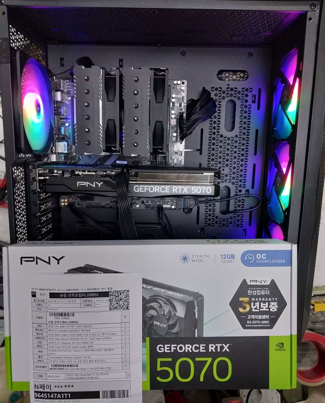조립PC견적 사진1 AMD 라이젠7-5세대 7800X3D 라파엘 멀티팩정품 , [한성] PNY GeForce RTX 5070 OC D7 12GB Triple Fan