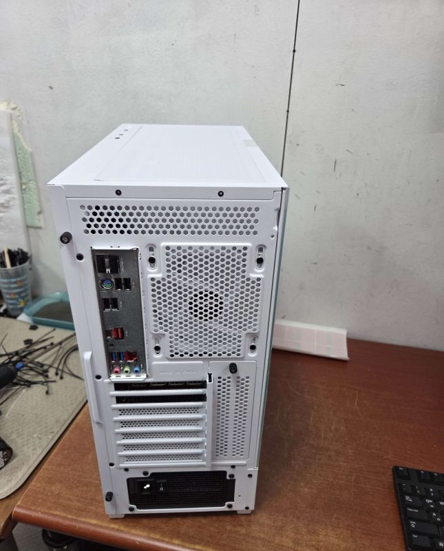 조립PC견적 사진4 AMD 라이젠5-5세대 7500F (라파엘) (벌크), [한성] PNY GeForce RTX 5070 D7 12GB Triple Fan