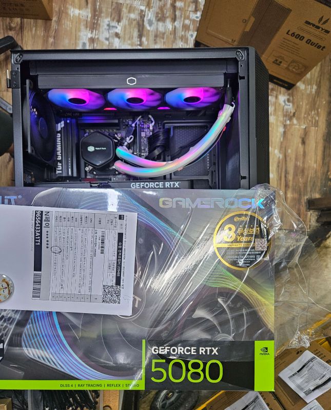조립PC견적 사진1 AMD 라이젠7-6세대 9800X3D (그래니트 릿지) (정품), PALIT 지포스 RTX 5080 GAMEROCK OC D7 16GB 이엠텍