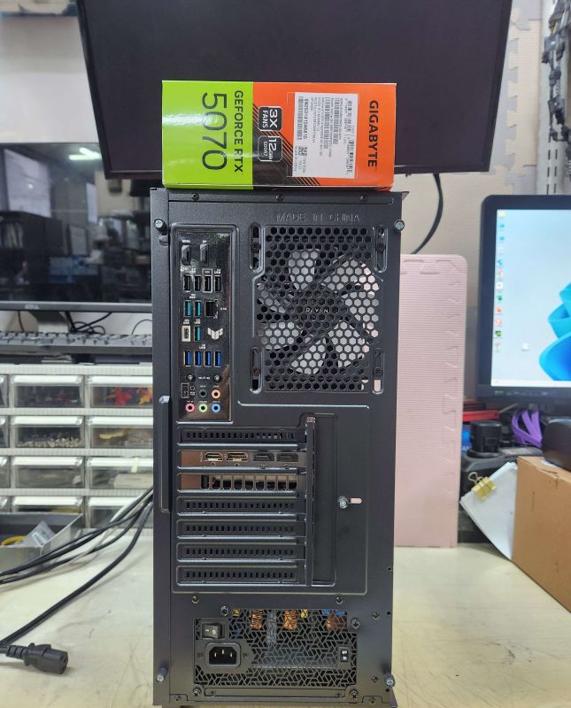 조립PC견적 사진3 AMD 라이젠7-6세대 9800X3D (그래니트 릿지) (멀티팩(정품)), GIGABYTE 지포스 RTX 5070 WINDFORCE OC SFF D7 12GB 피씨디렉트