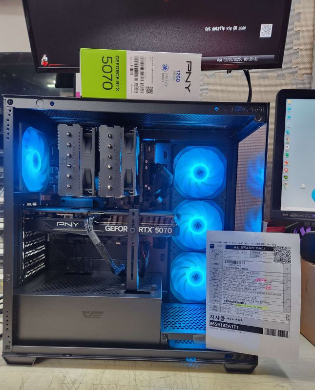 조립PC견적 사진2 AMD 라이젠7-5세대 7800X3D 라파엘 멀티팩정품 , [한성] PNY GeForce RTX 5070 D7 12GB Triple Fan