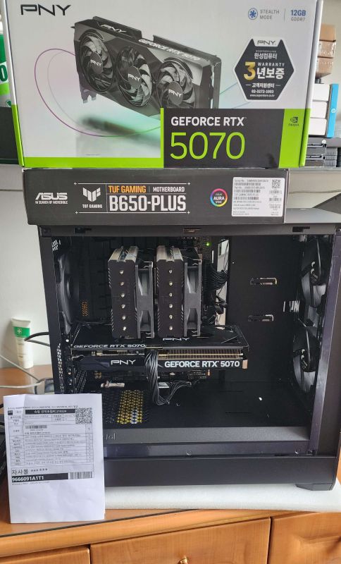 조립PC견적 사진1 AMD 라이젠7-6세대 9800X3D (그래니트 릿지) (멀티팩(정품)), [한성] PNY GeForce RTX 5070 D7 12GB Triple Fan