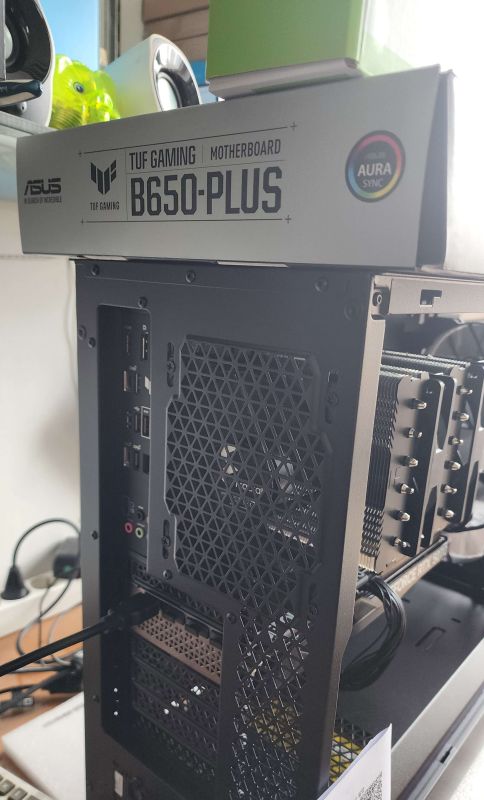 조립PC견적 사진2 AMD 라이젠7-6세대 9800X3D (그래니트 릿지) (멀티팩(정품)), [한성] PNY GeForce RTX 5070 D7 12GB Triple Fan