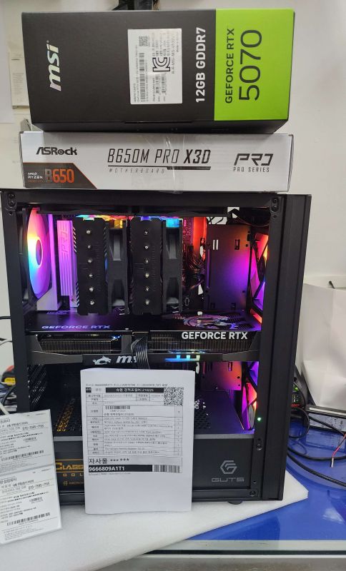 조립PC견적 사진3 AMD 라이젠7-5세대 7800X3D 라파엘 멀티팩정품 , [한성] PNY GeForce RTX 5070 D7 12GB Triple Fan
