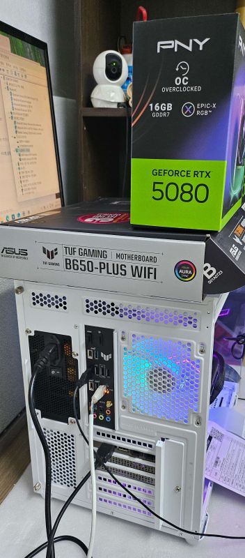 조립PC견적 사진2 AMD 라이젠7-5세대 7800X3D 라파엘 멀티팩정품 , [한성] PNY GeForce RTX 5080 ARGB EPIC-X RGB OC D7 16GB Triple Fan