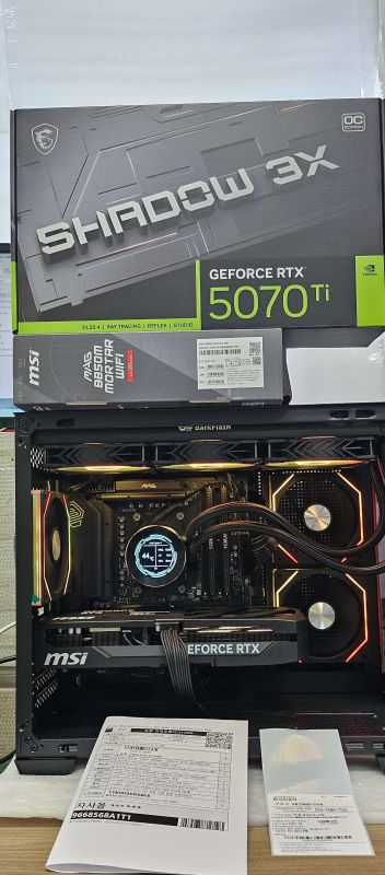 조립PC견적 사진1 AMD 라이젠7-6세대 9800X3D (그래니트 릿지) (멀티팩(정품)), MSI 지포스 RTX 5070 Ti 쉐도우 3X OC D7 16GB