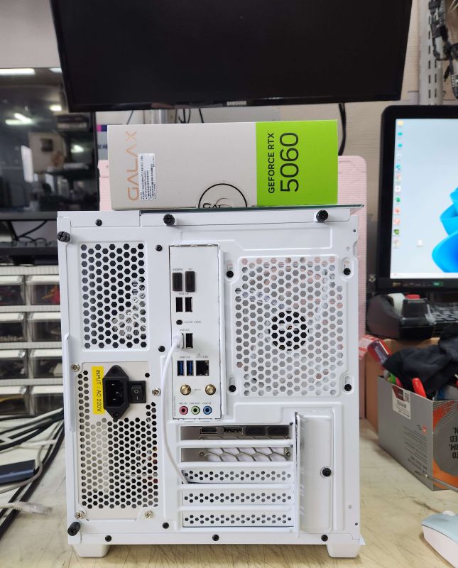 조립PC견적 사진1 AMD 라이젠5-5세대 7500F 라파엘 멀티팩정품 (쿨러포함), 갤럭시 GALAX 지포스 RTX 5060 WHITE OC D7 8GB