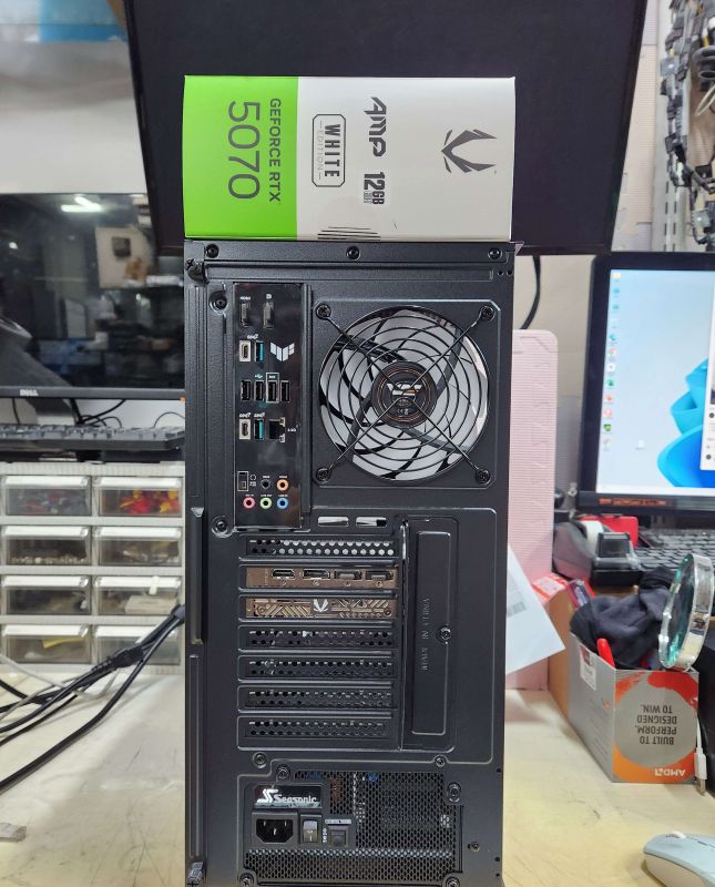 조립PC견적 사진3 AMD 라이젠7-5세대 7800X3D 라파엘 멀티팩정품 , ZOTAC GAMING 지포스 RTX 5070 AMP White D7 12GB