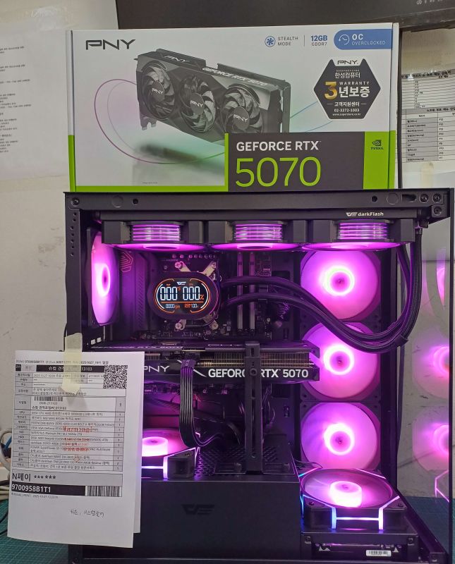 조립PC견적 사진1 AMD 라이젠9-6세대 9950X3D (그래니트 릿지) (멀티팩(정품)), [한성] PNY GeForce RTX 5070 D7 12GB Triple Fan