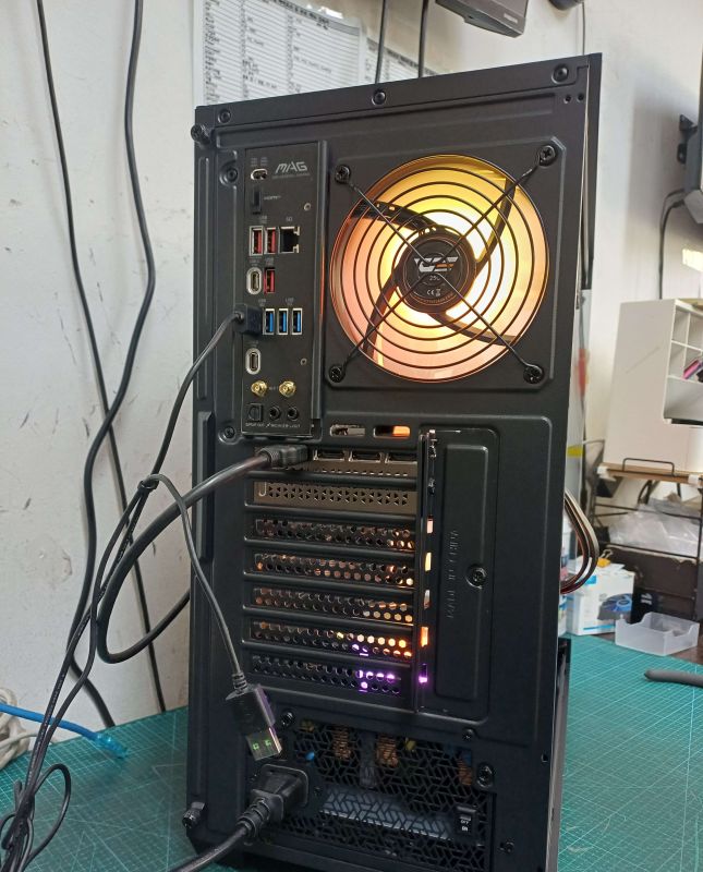 조립PC견적 사진2 AMD 라이젠9-6세대 9950X3D (그래니트 릿지) (멀티팩(정품)), [한성] PNY GeForce RTX 5070 D7 12GB Triple Fan