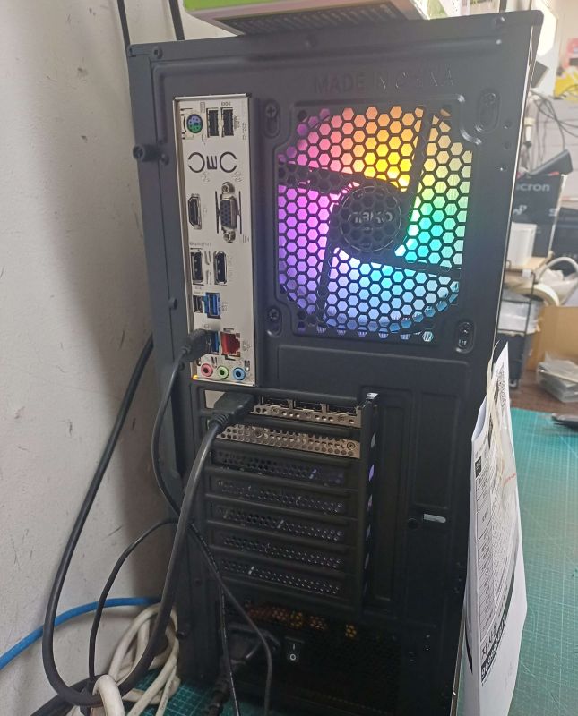 조립PC견적 사진3 인텔 코어i7-13세대 13700KF (랩터레이크) (벌크), 이엠텍 지포스 RTX 5060 MIRACLE WHITE D7 8GB