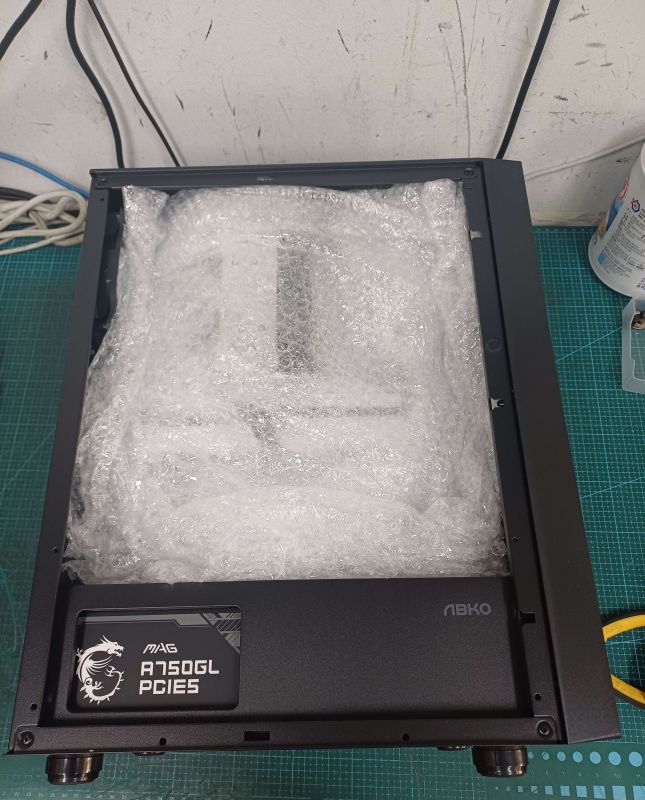 조립PC견적 사진4 인텔 코어i7-13세대 13700KF (랩터레이크) (벌크), 이엠텍 지포스 RTX 5060 MIRACLE WHITE D7 8GB