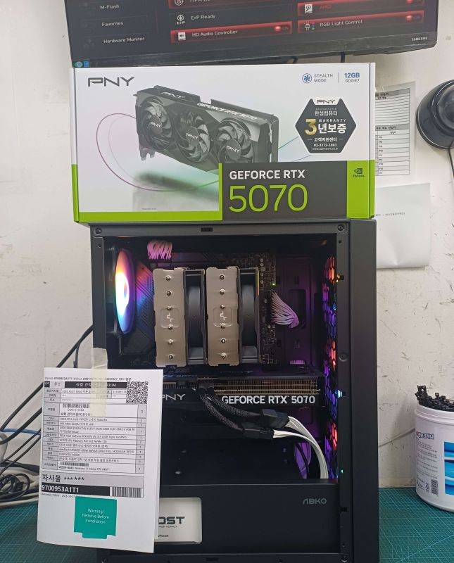 조립PC견적 사진1 AMD 라이젠7-5세대 7800X3D 라파엘 멀티팩정품 , [한성] PNY GeForce RTX 5070 OC D7 12GB Triple Fan