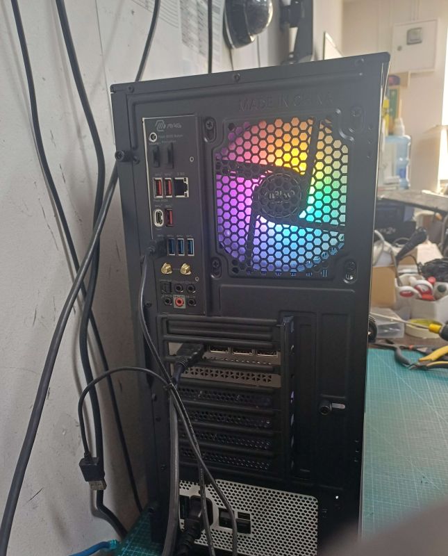 조립PC견적 사진2 AMD 라이젠7-5세대 7800X3D 라파엘 멀티팩정품 , [한성] PNY GeForce RTX 5070 OC D7 12GB Triple Fan