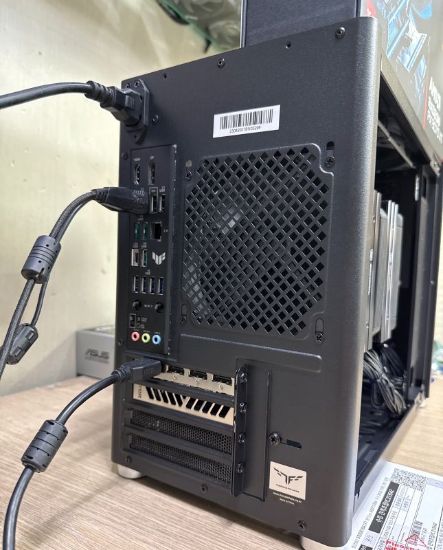 조립PC견적 사진2 AMD 라이젠7-6세대 9800X3D (그래니트 릿지) (정품), [한성] 에이서 PREDATOR 라데온 RX 9070 XT BiFrost OC D6 16GB