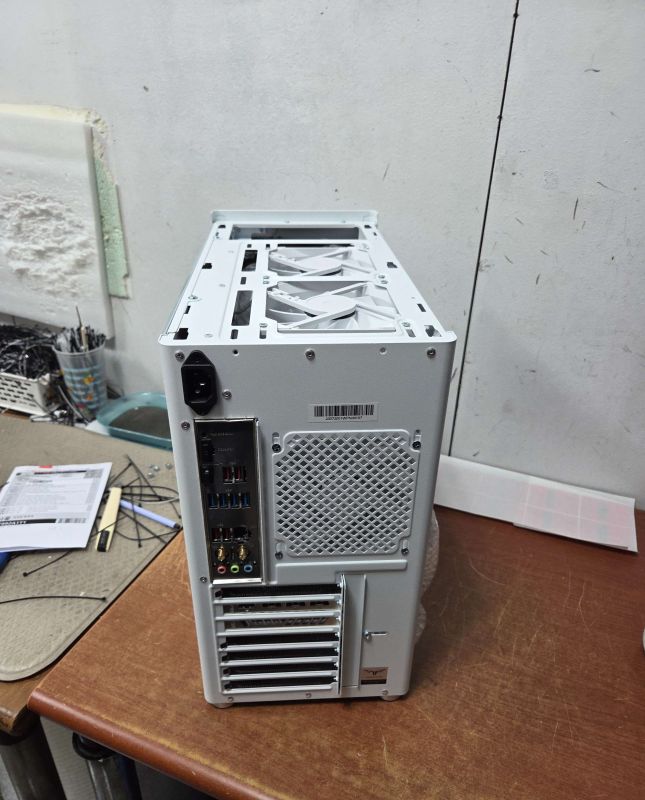 조립PC견적 사진4 AMD 라이젠7-5세대 7800X3D 라파엘 멀티팩정품 , [한성] 에이서 PREDATOR 라데온 RX 9070 XT BiFrost OC WHITE D6 16GB