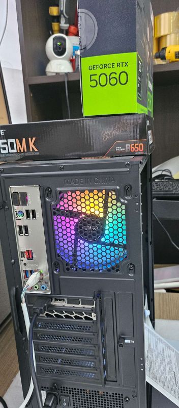 조립PC견적 사진2 AMD 라이젠7-5세대 7700 라파엘 멀티팩정품, 갤럭시 GALAX 지포스 RTX 5060 BLACK OC D7 8GB