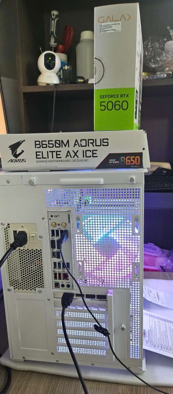 조립PC견적 사진2 AMD 라이젠7-5세대 7800X3D 라파엘 멀티팩정품 , 갤럭시 GALAX 지포스 RTX 5060 WHITE OC D7 8GB