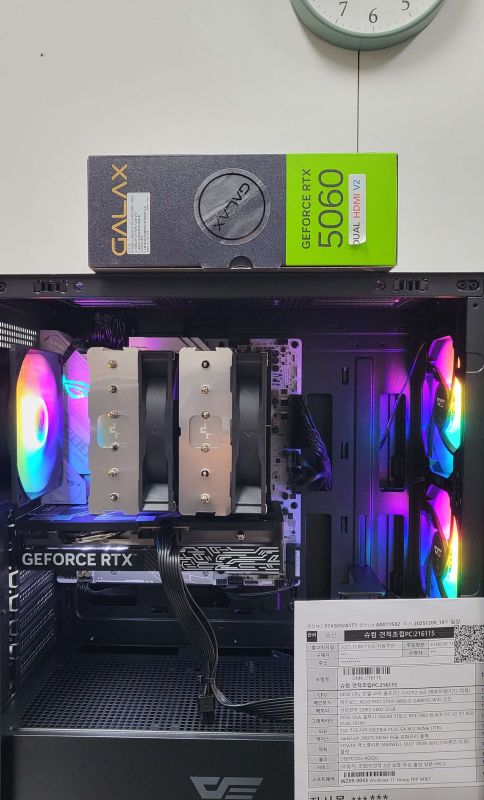 조립PC견적 사진1 인텔 코어 울트라7 시리즈2 265 (애로우레이크) (정품), 갤럭시 GALAX 지포스 RTX 5060 BLACK OC V2 D7 8GB DUAL HDMI