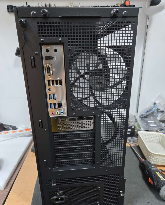 조립PC견적 사진1 AMD 라이젠5-5세대 7400F (라파엘) (멀티팩 정품), [한성] PNY 지포스 RTX 5060 OC D7 8GB Dual Fan