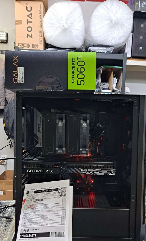 조립PC견적 사진2 인텔 코어i7-14세대 14700KF (랩터레이크 리프레시) (정품), 갤럭시 GALAX 지포스 RTX 5060 Ti BLACK 3X D7 16GB DUAL HDMI