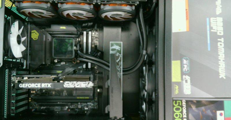 조립PC견적 사진1 인텔 코어 울트라7 시리즈2 270K Plus (애로우레이크 리프레시) (벌크), 갤럭시 GALAX 지포스 RTX 5060 Ti BLACK OC D7 8GB