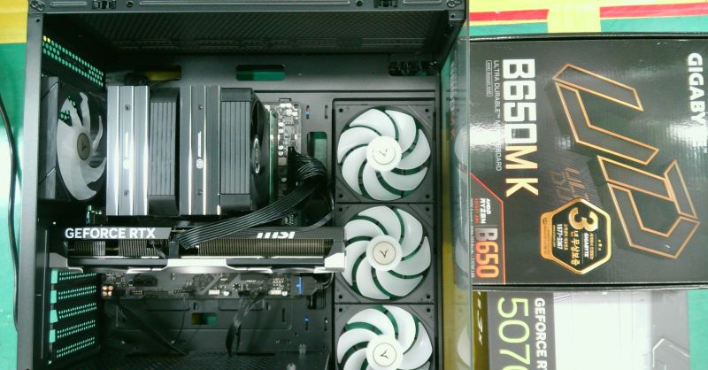 조립PC견적 사진1 AMD 라이젠7-5세대 7800X3D 라파엘 멀티팩정품 , MSI 지포스 RTX 5070 벤투스 3X OC D7 12GB