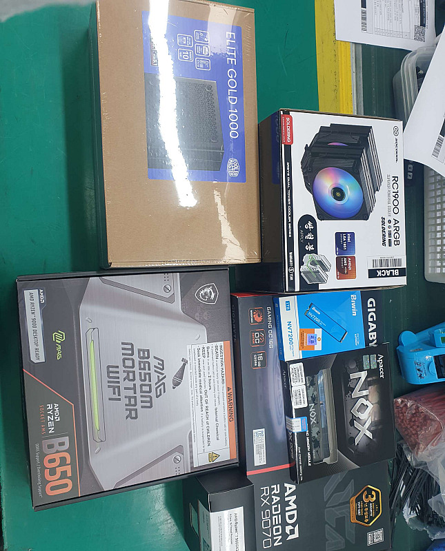 조립PC견적 사진1 AMD 라이젠7-6세대 9800X3D (그래니트 릿지) (멀티팩(정품)), GIGABYTE 라데온 RX 9070 XT GAMING OC D6 16GB 제이씨현