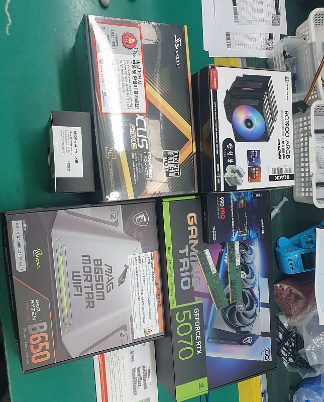조립PC견적 사진1 AMD 라이젠7-5세대 7800X3D 라파엘 멀티팩정품 , MSI 지포스 RTX 5070 게이밍 트리오 OC D7 12GB 트라이프로져4