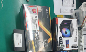 AMD 라이젠7-5세대 7800X3D 라파엘 멀티팩정품 , MSI 지포스 RTX 5070 게이밍 트리오 OC D7 12GB 트라이프로져4 : 견적 PC 갤러리