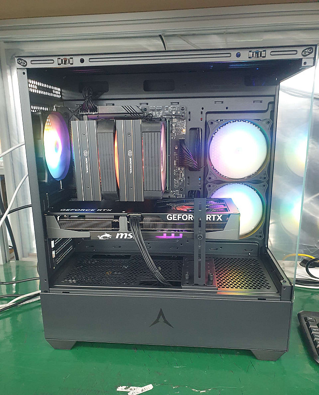 조립PC견적 사진3 AMD 라이젠7-5세대 7800X3D 라파엘 멀티팩정품 , MSI 지포스 RTX 5070 게이밍 트리오 OC D7 12GB 트라이프로져4